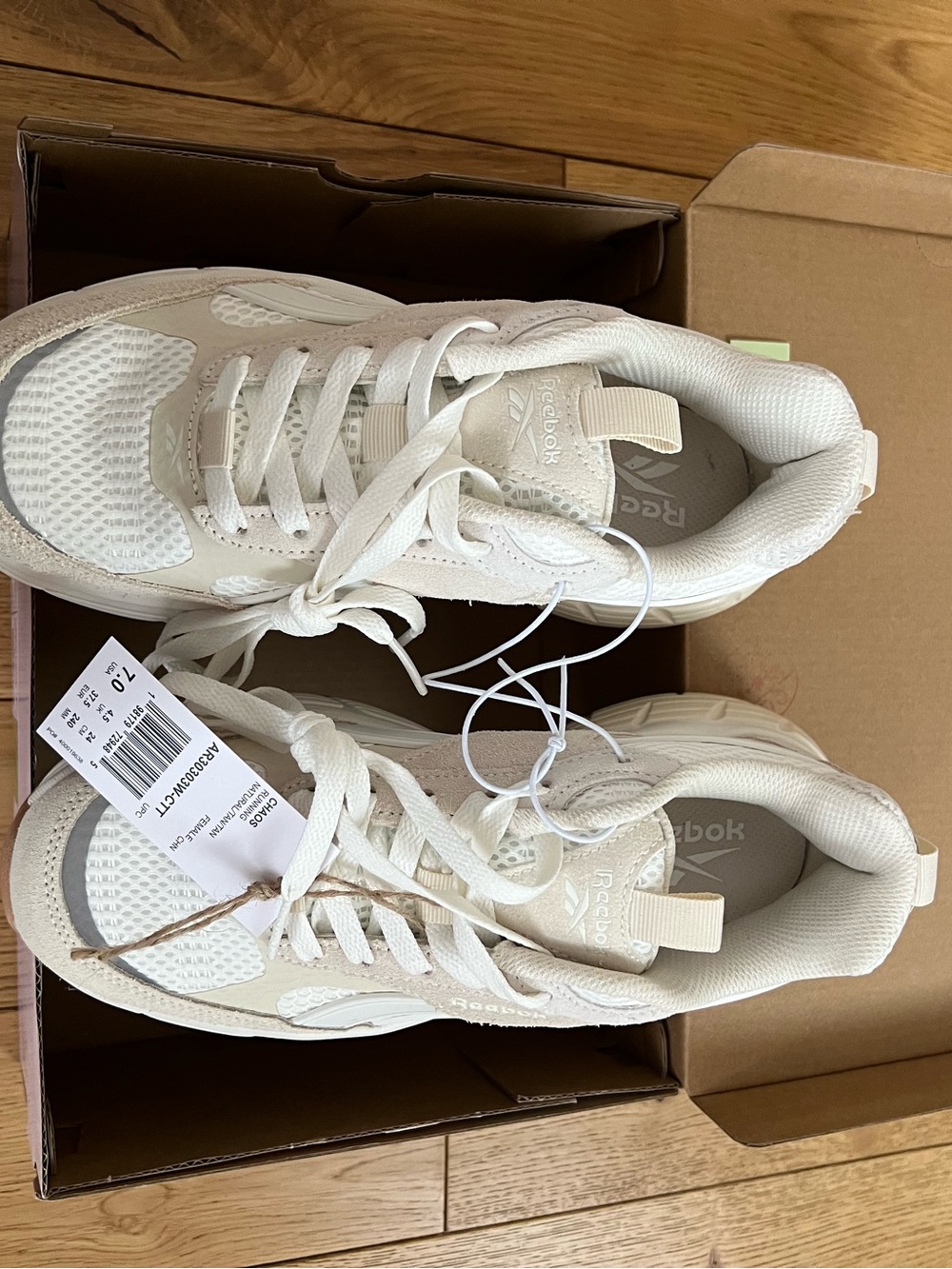 Reebok Cream/White Women’s Casual Chaos running Sneakers size 7